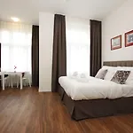 إليزابيث سويتس 4*